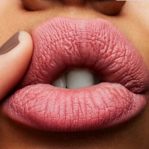 MAC Powder Kiss Lipstick Sultriness - Picture 13 of 16